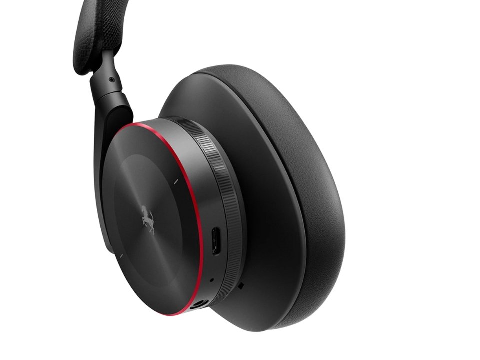 Cận cảnh Tai Nghe B&O Beoplay H95 Ferrari Edition tại Piano House